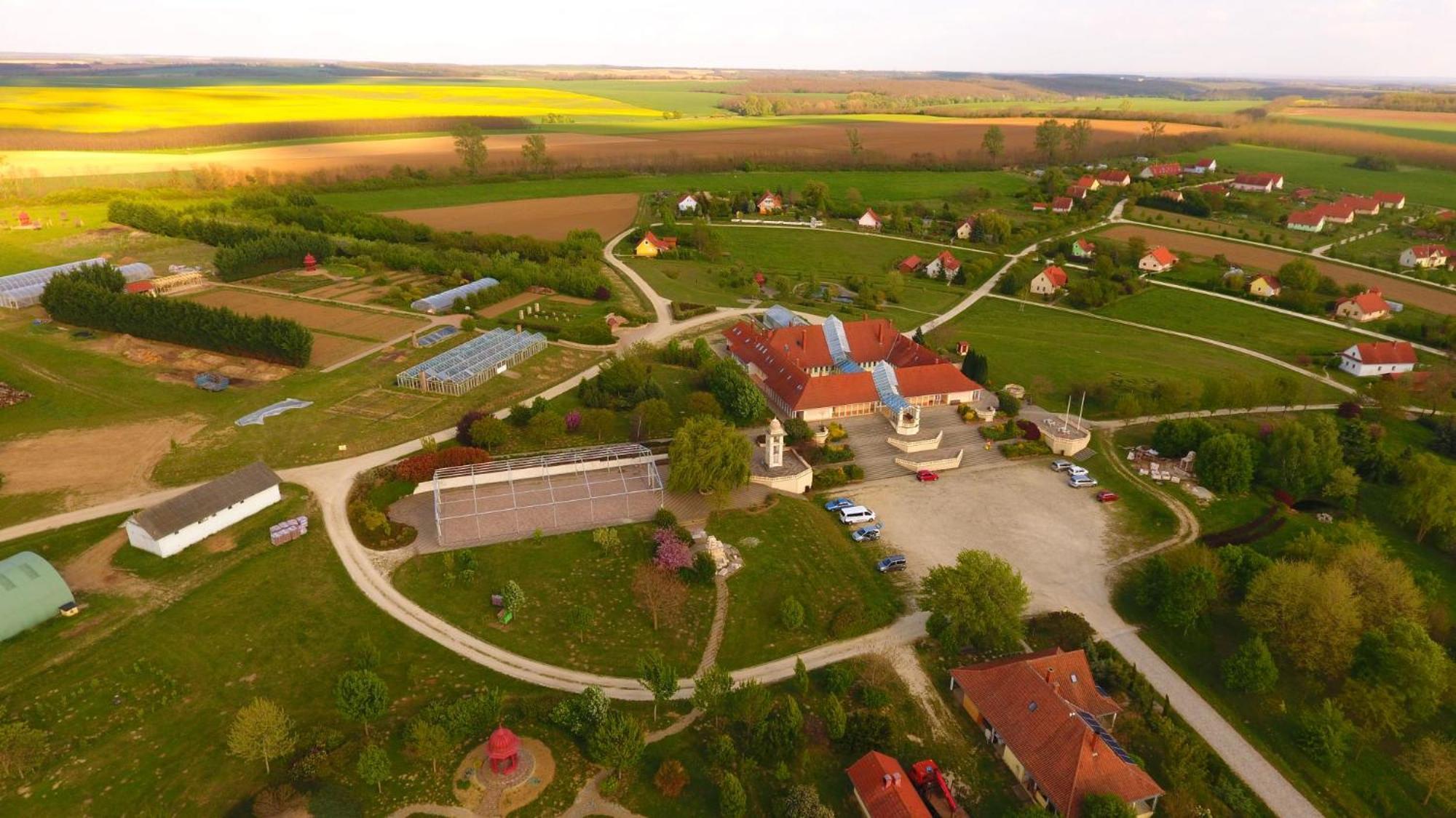 Gurudeva Bhavan Somogyvámos Exteriér fotografie