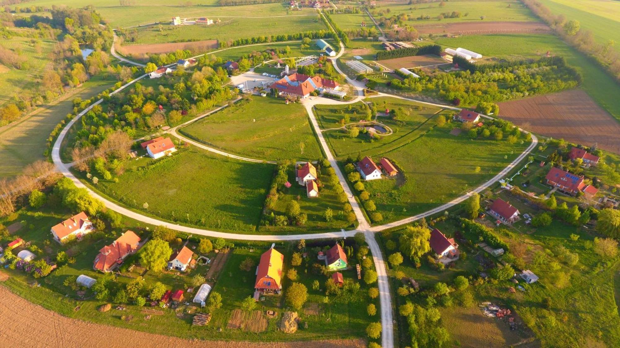 Gurudeva Bhavan Somogyvámos Exteriér fotografie